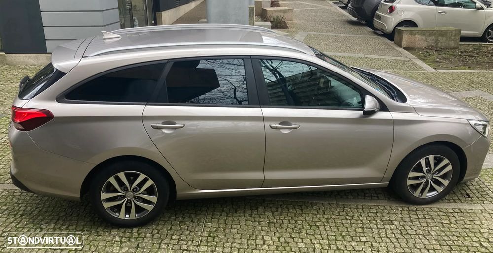 Hyundai i30 SW 1.6 CRDi Comfort+Navi - 18