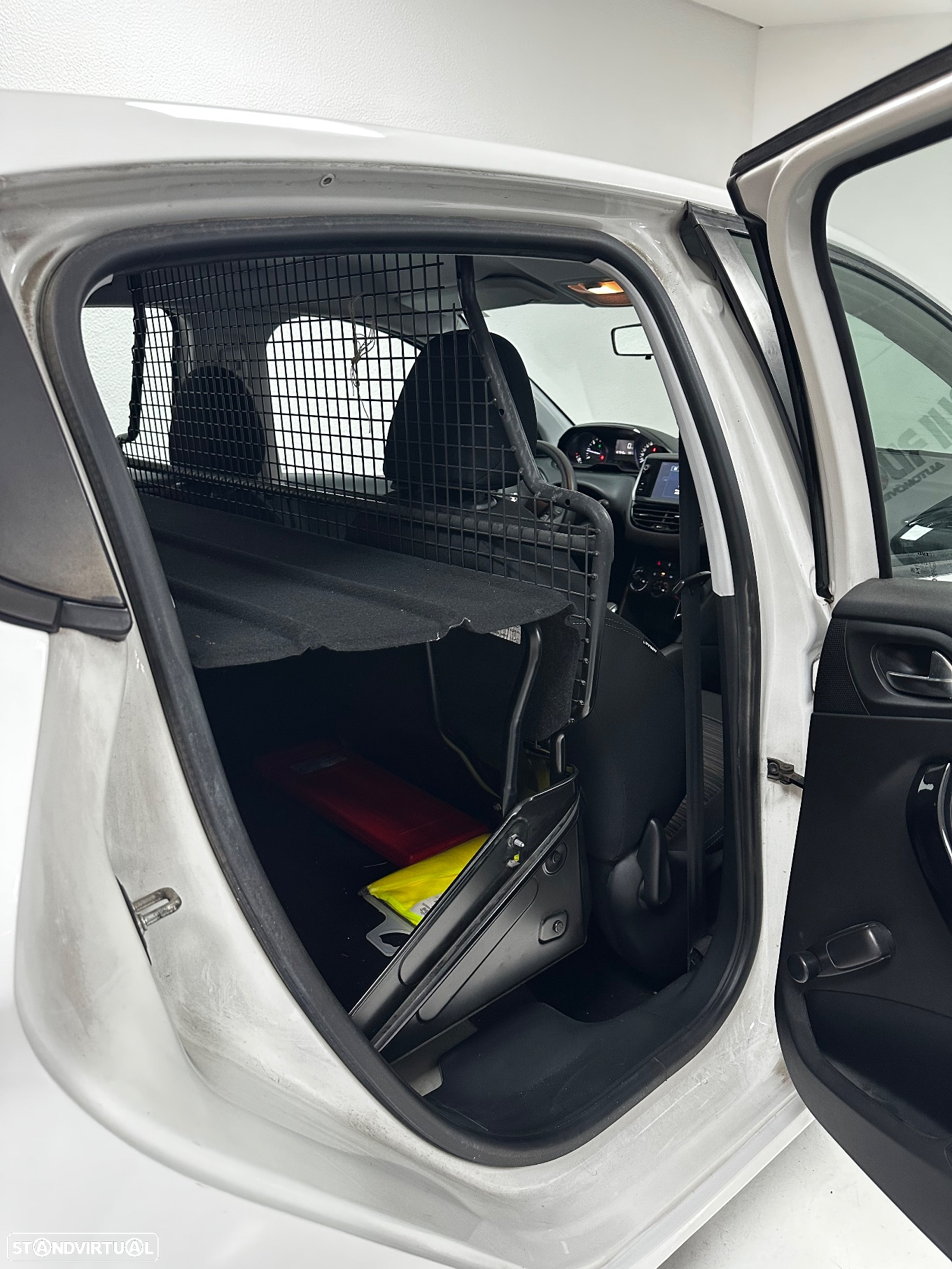 Peugeot 208 XA 1.6 Hdi - 15