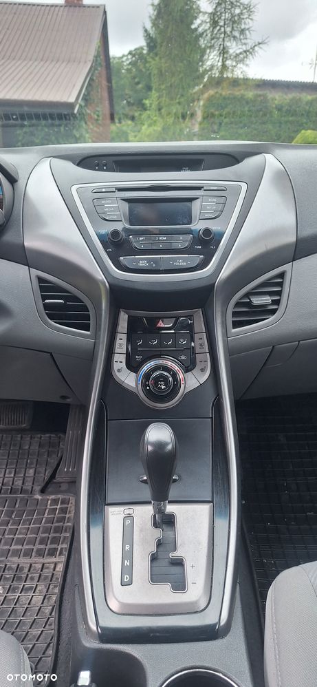 Hyundai Elantra - 7