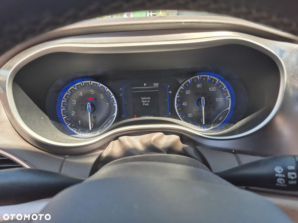 Chrysler Pacifica - 12