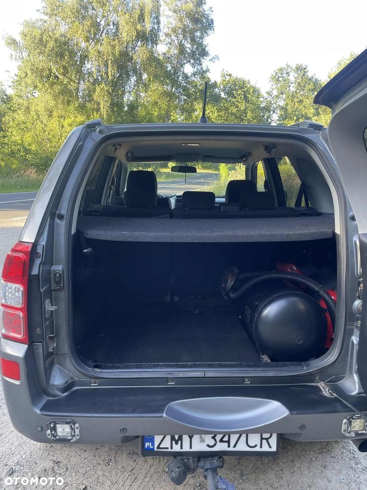 Suzuki Grand Vitara 2.0 - 6