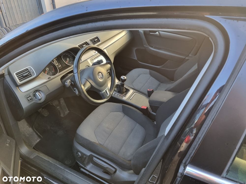 Volkswagen Passat 1.6 TDI Comfortline - 8