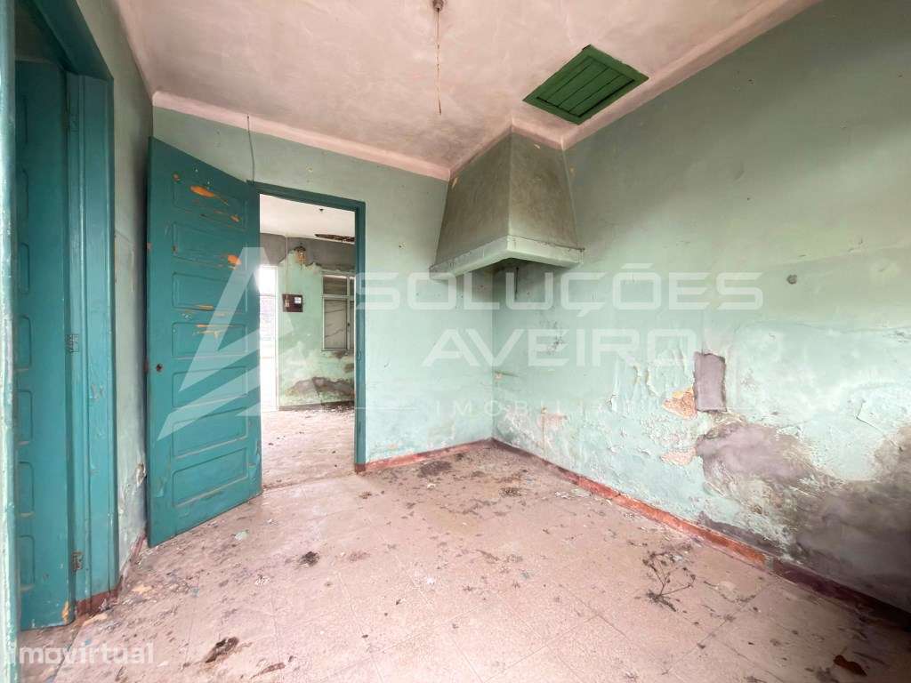 Moradia T2 para Remodelar com Terreno e Poço - Quinta do Loureiro, ... - Grande imagem: 2/17