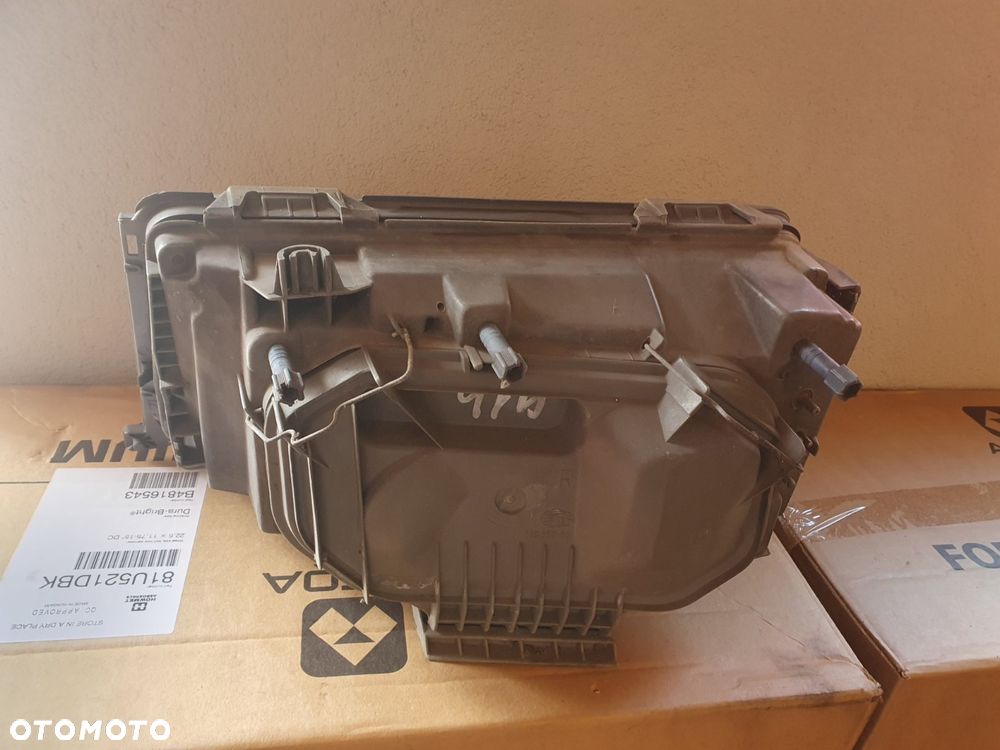 REFLEKTOR PRAWY MERCEDES W124 HELLA - 4