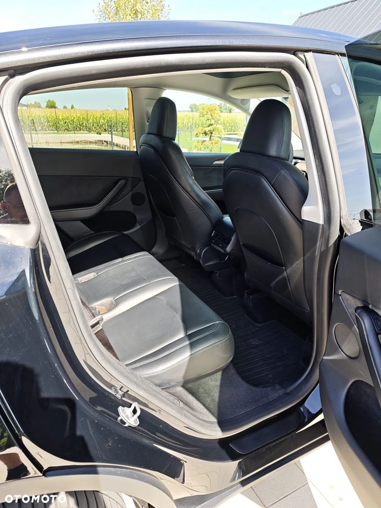 Tesla Model Y Long Range AWD - 10
