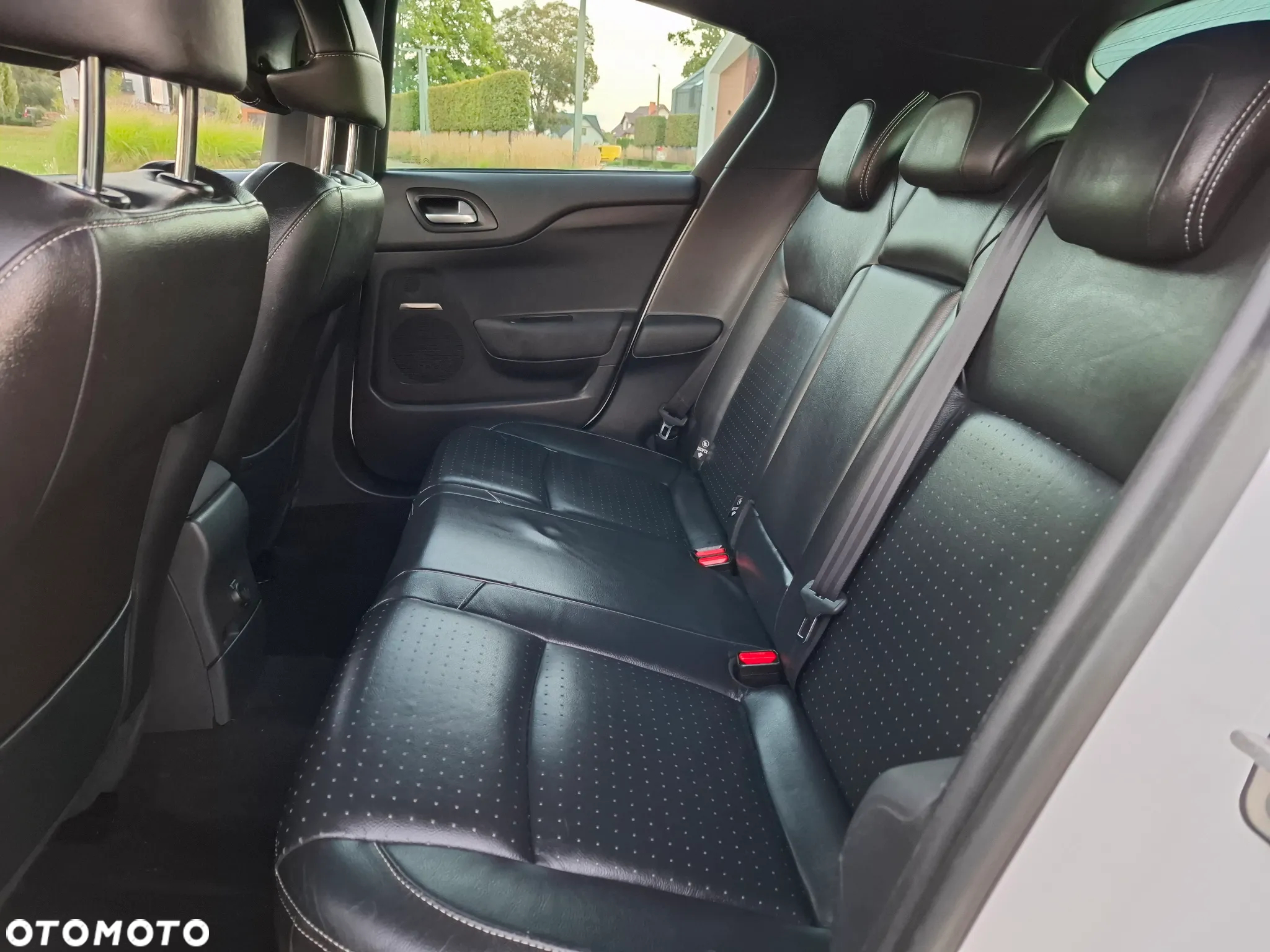 Citroën DS4 e-HDi 115 SoChic - 19