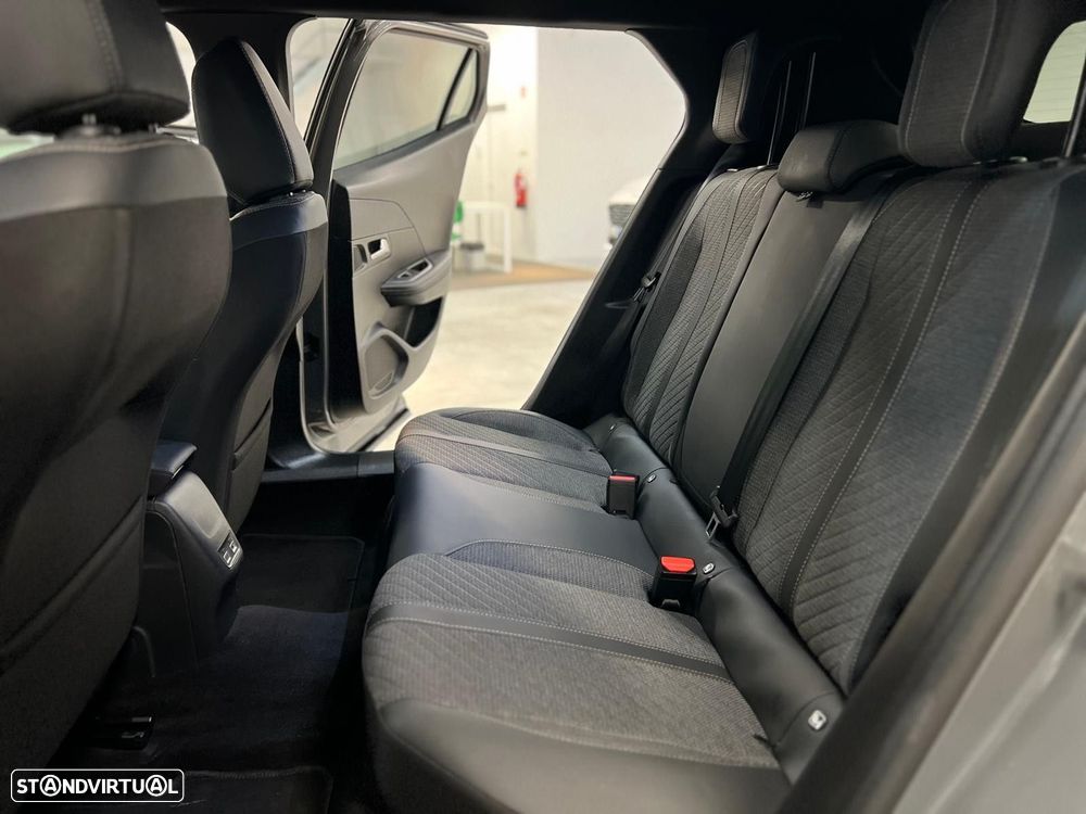Peugeot 2008 1.2 Hybrid Allure e-DCS6 - 12