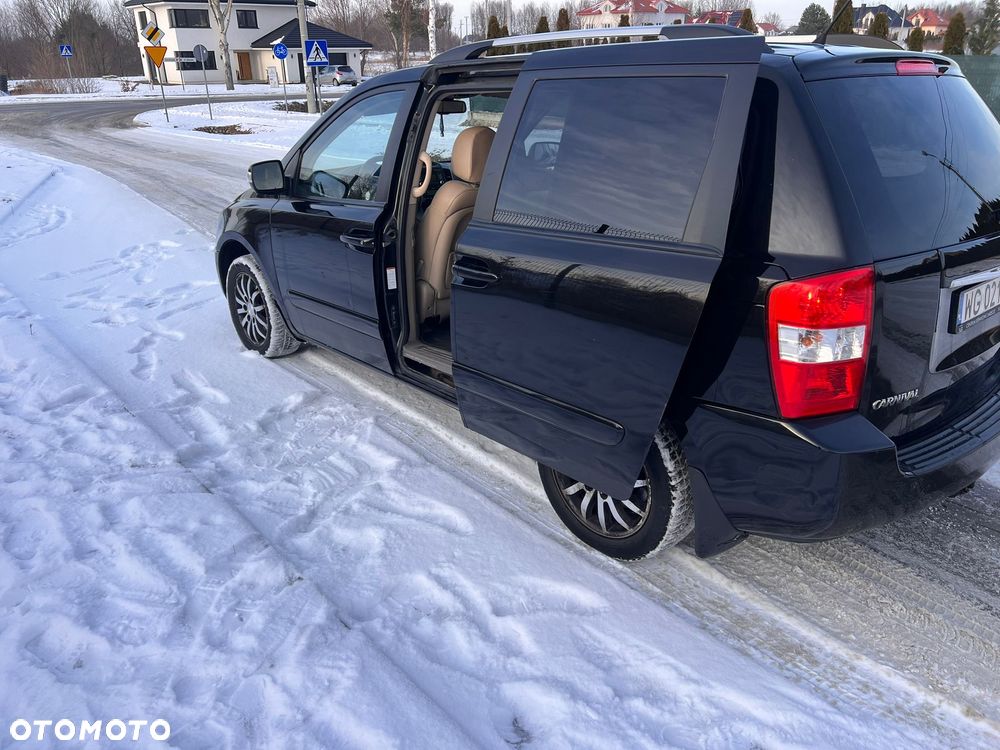 Kia Carnival - 16