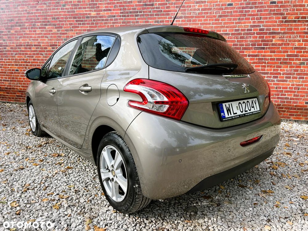 Peugeot 208 - 4