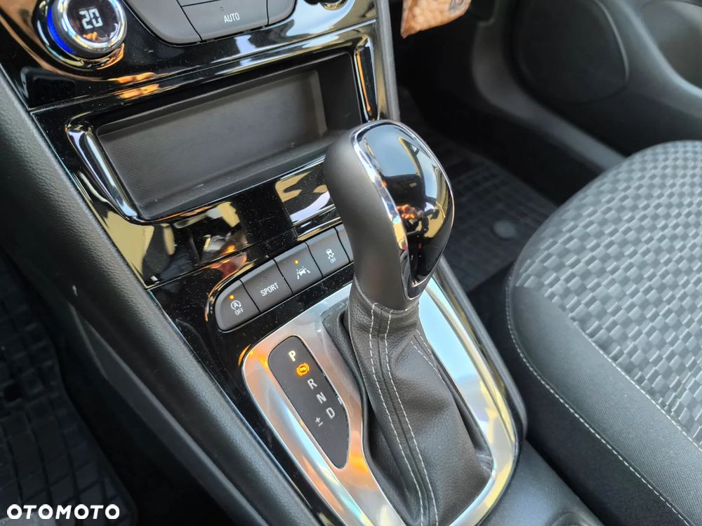 Opel Astra V 1.4 T Dynamic S&S - 19