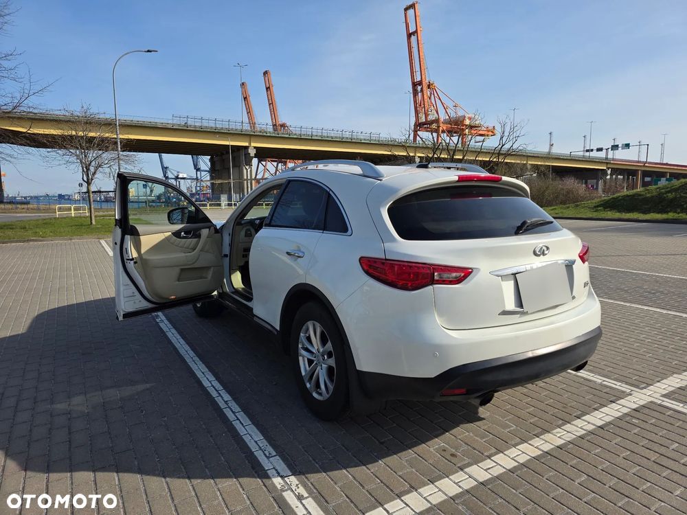 Infiniti FX - 15