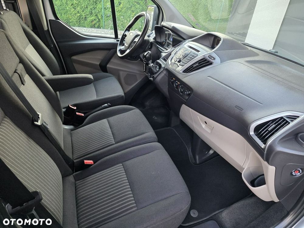 Ford Tourneo Custom - 5