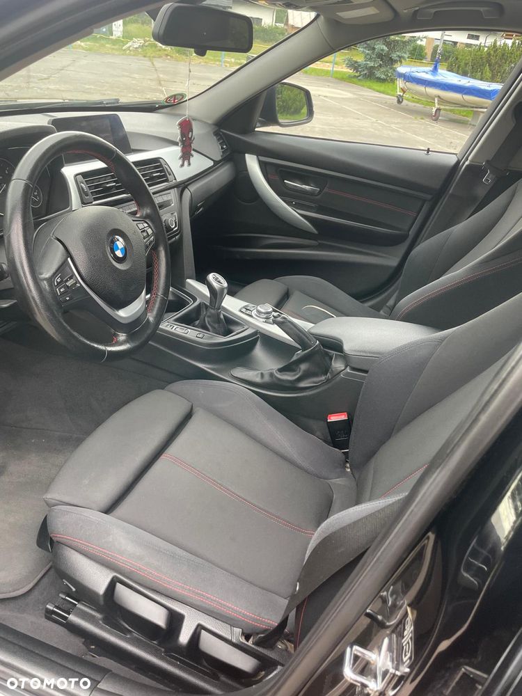 BMW Seria 3 318d DPF Edition Sport - 11