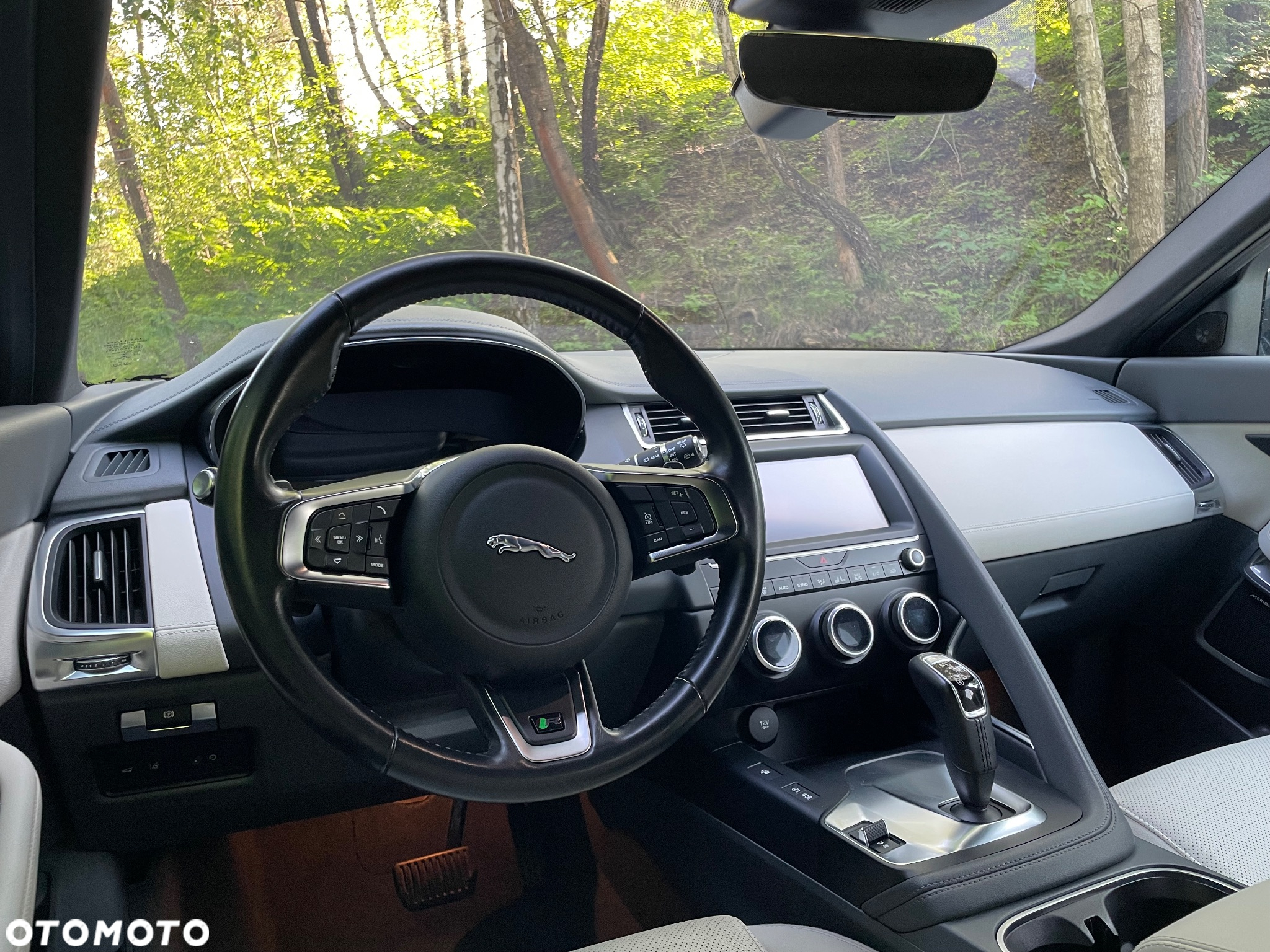 Jaguar E-Pace P250 AWD R-Dynamic SE - 9