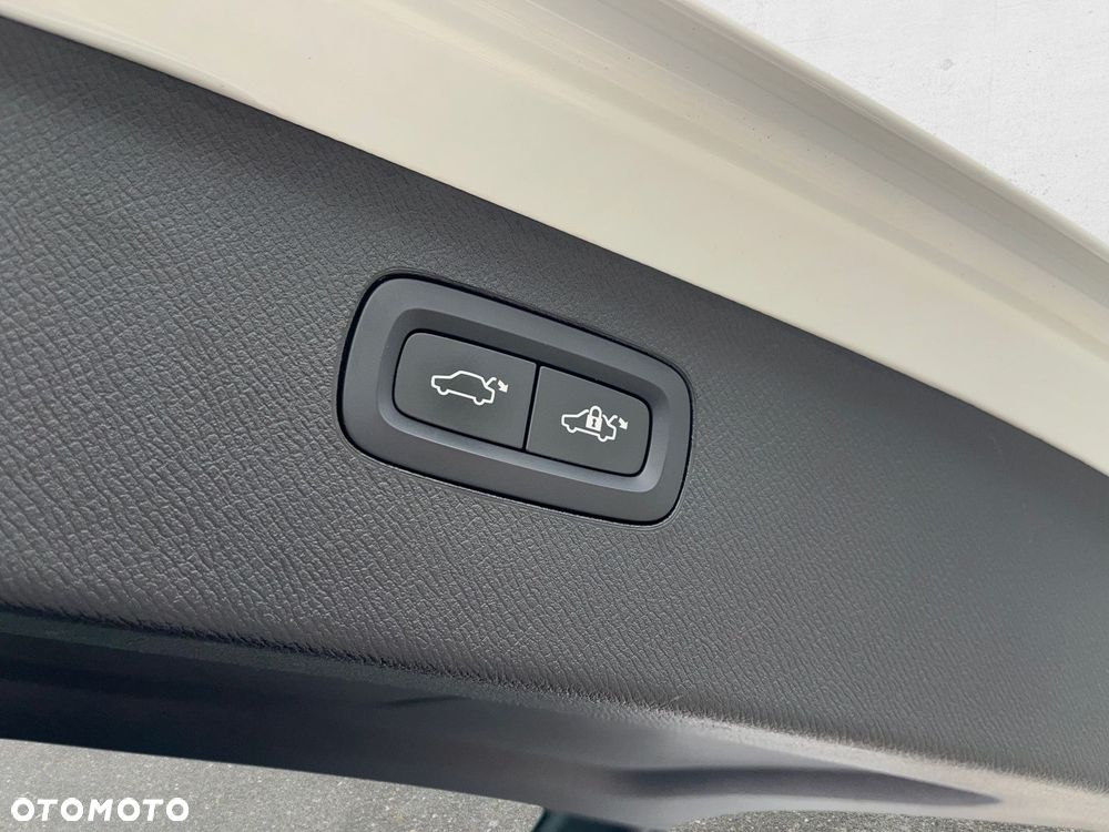 Volvo XC 90 - 9