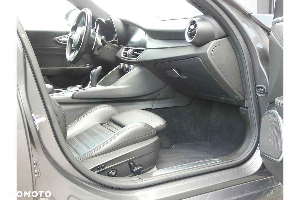 Alfa Romeo Giulia 2.0 Turbo Veloce Q4 - 8
