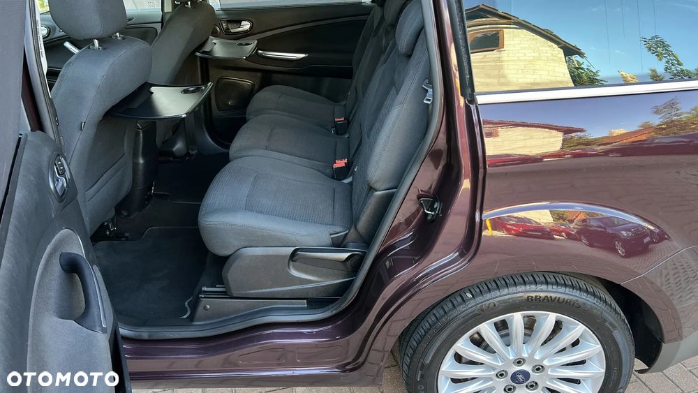 Ford Galaxy 2.0 Ghia - 25