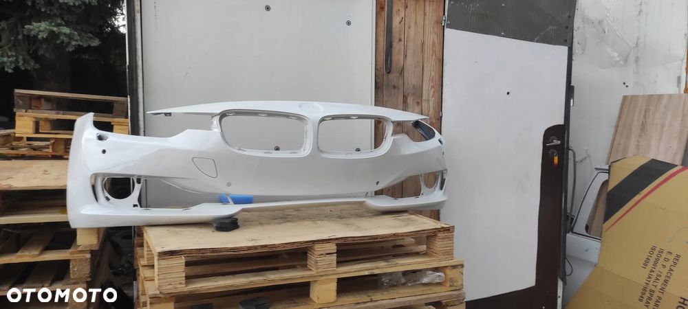zderzak przód przedni bmw 3 f30 f31 przedlift x4 pdc pod czujniki xenon spryskiwacze 10.11-05.15 475 – Black Sapphire Metallic, A83 – Glaciersilver Metallic, A300 – Alpine White III, A96 – Mineral White Metallic, X10 – Tanzanite Blue II Metallic (Individual), B45 – Estoril Blue II Metallic, A89 – Imperial Blue Xirallic, 668 – Jet Black, 416 – Carbon Black Metallic, B39 – Mineralgrau Metallic, A96 – Mineral White Metallic, 416 – Carbon Black Metallic, X02 – Citrin Black Metallic (Individual), A75 – Melbourne Red Metallic, A92 – Orion Silver Metallic, C10 – Mediterranean Blue Metallic, C08 – Jucaro Beige Metallic, A76 – Deep Sea Blue Metallic, B39 – Mineralgrau Metallic, B40 – Liquid Blue Metallic, A52 – Space Grey Metallic, B53 – Sparkling Brown Metallic, B06 – Sunset Orange Metallic, C1X – Phytonic Blue Metallic, B65 – Mineral Blue Metallic, A17 – Havanna Metallic - 12