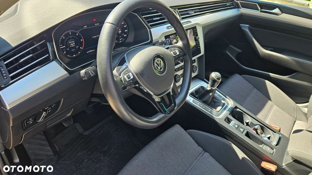 Volkswagen Passat - 19