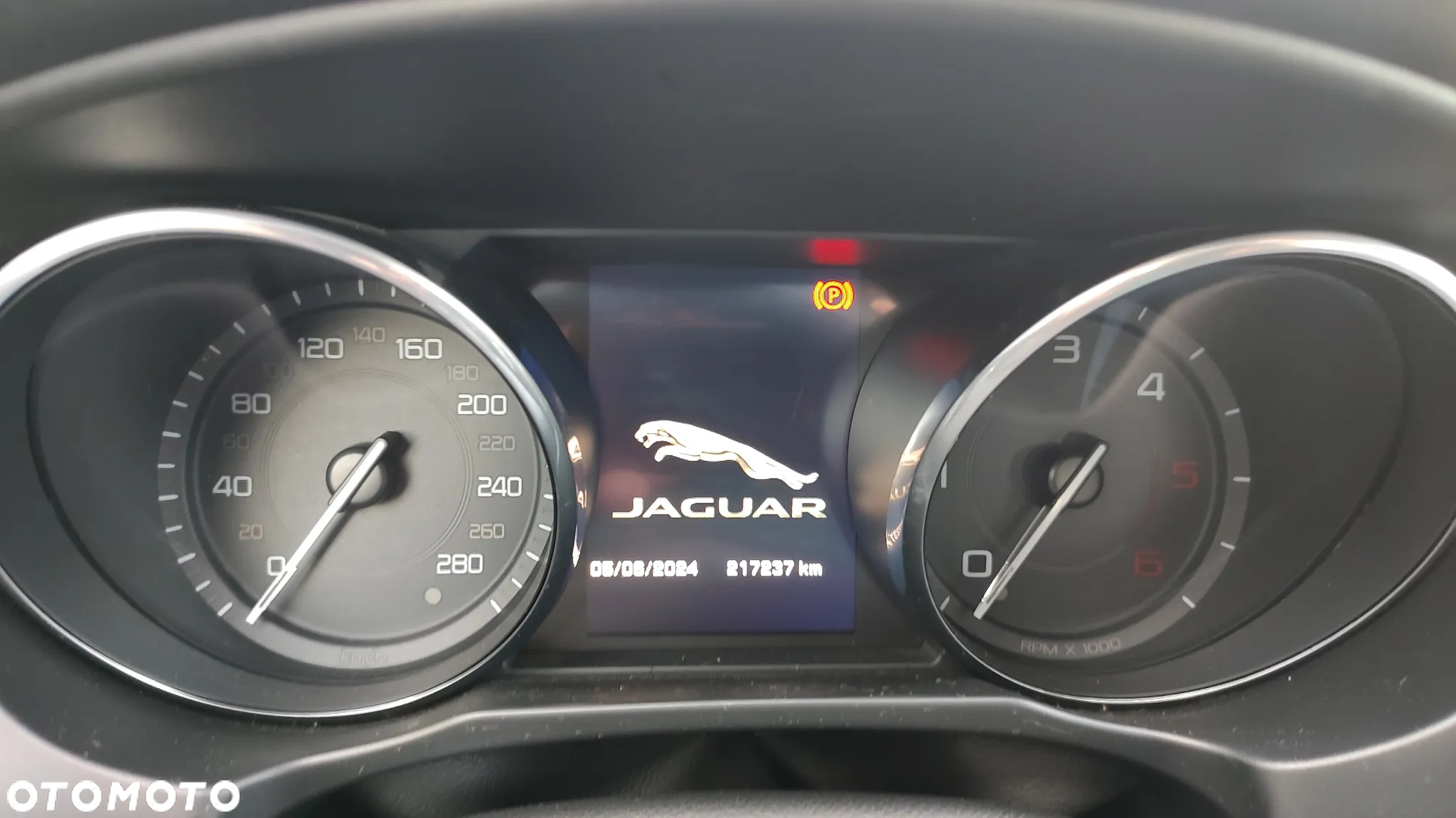 Jaguar XE - 12