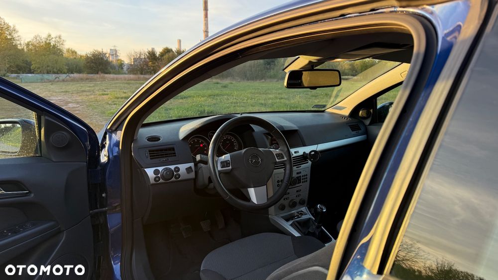 Opel Astra GTC 1.6 - 4