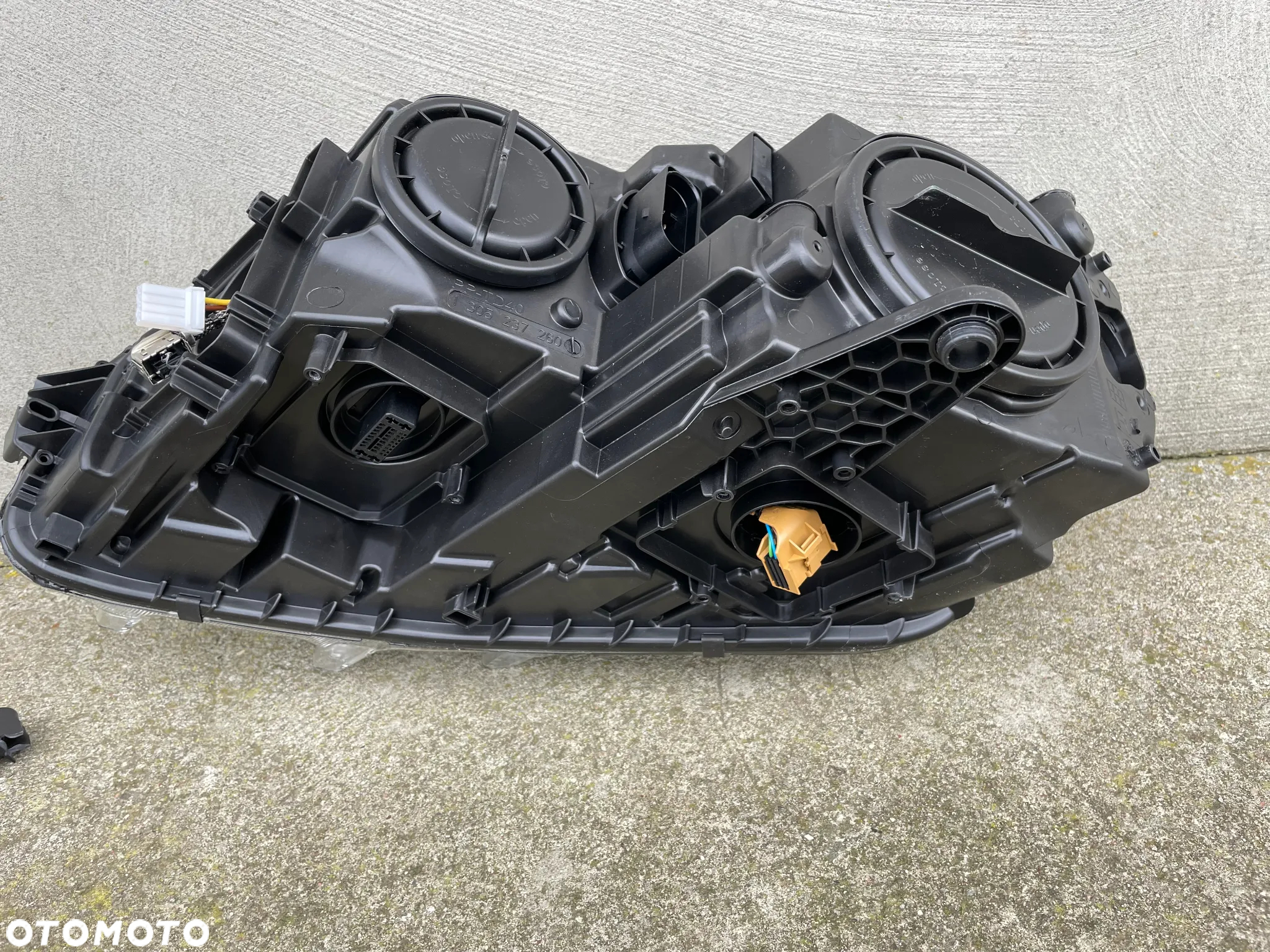 LAMPA PRZEDNIA PRAWA SKODA OCTAVIA III 2012-2017 - NOWA AL BI-XENON - 2