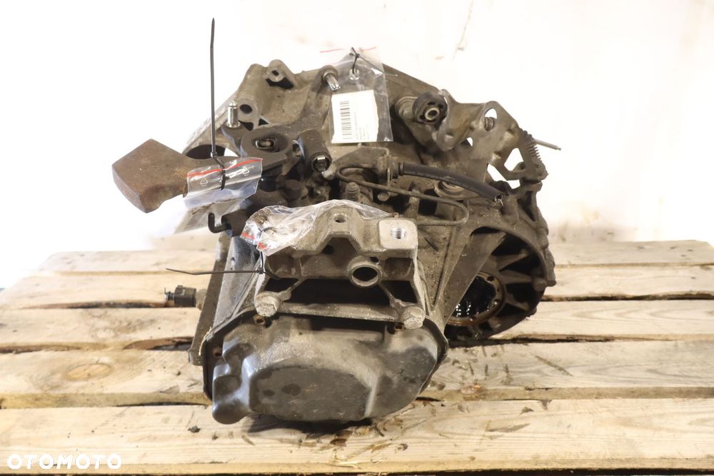 SKRZYNIA BIEGÓW 5 BIEGOWA VOLKSWAGEN GOLF V 1.4 FXQ - 2