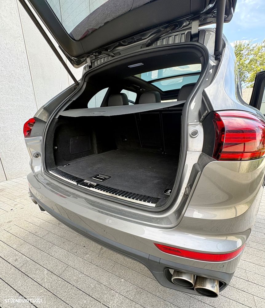Porsche Cayenne S - 22
