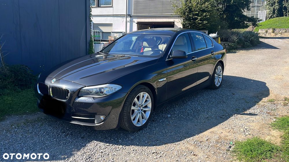 BMW Seria 5 528i - 11