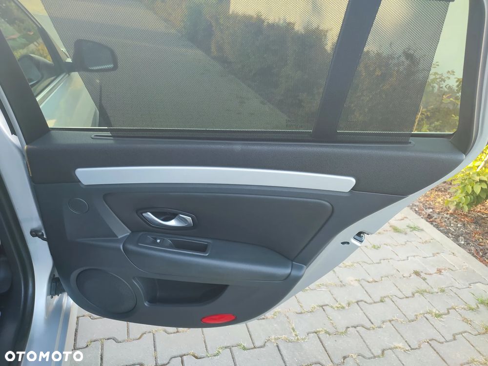 Renault Laguna 2.0 DCi FAP GT - 19