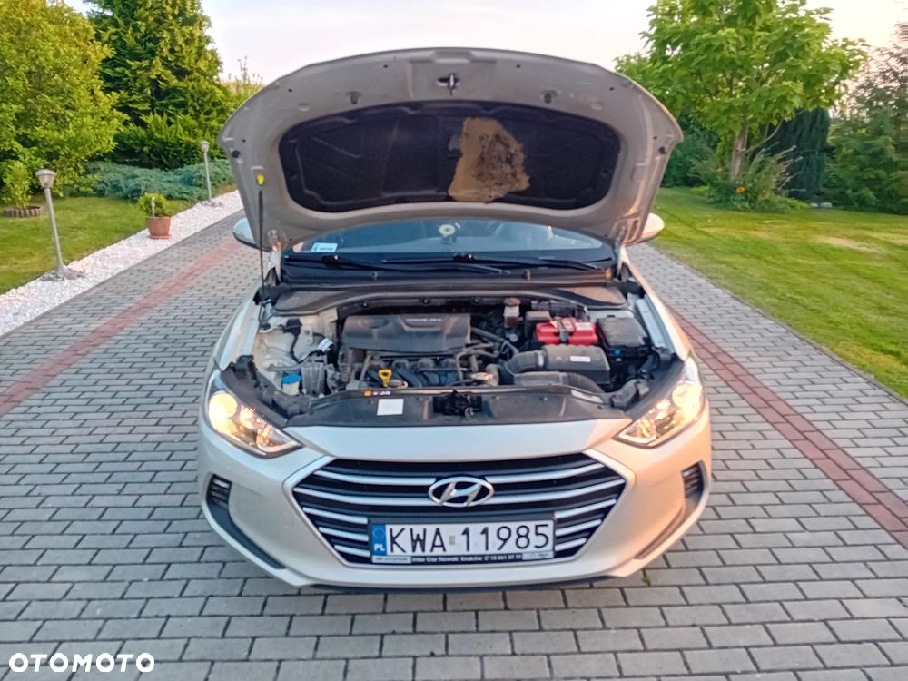 Hyundai Elantra 1.6 Style - 11