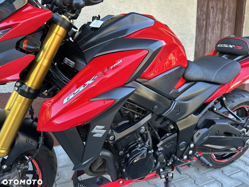 Suzuki GSX - 8