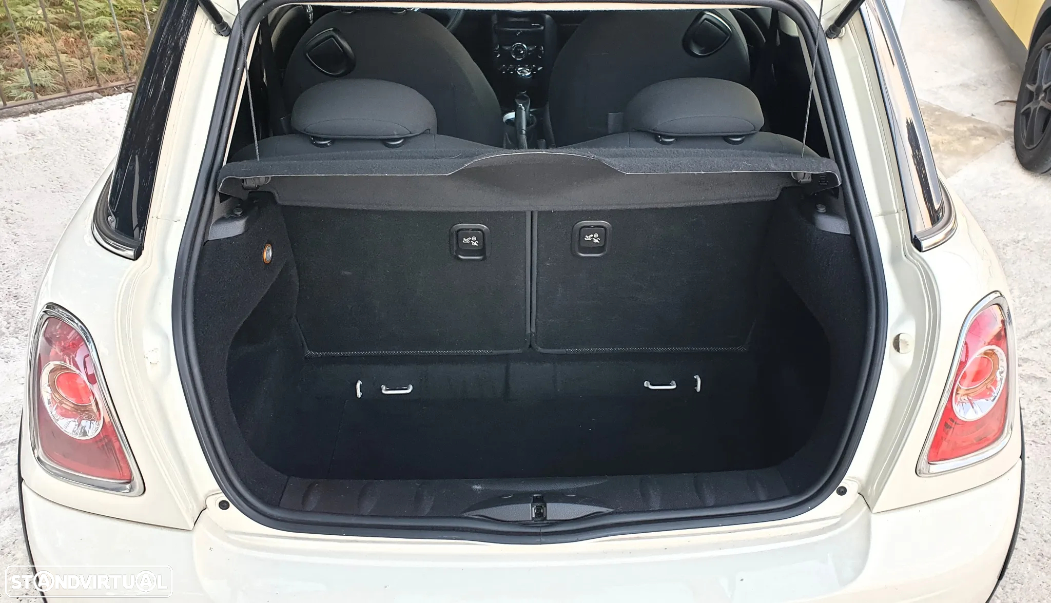 MINI 3 Portas One D - 20