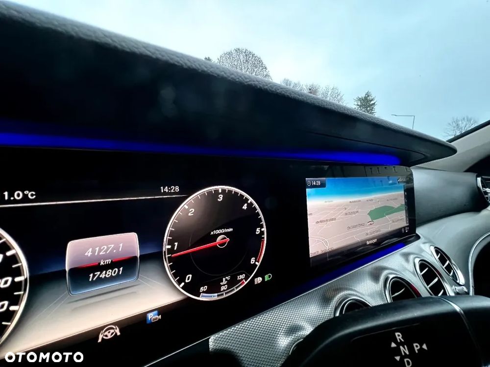 Mercedes-Benz Klasa E 300 d T 9G-TRONIC Avantgarde - 17