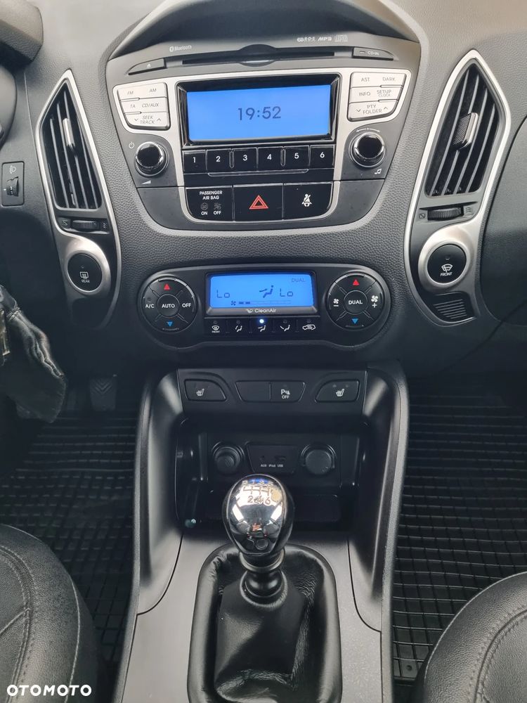 Hyundai ix35 2.0 CRDi 4WD Fifa World Cup Gold Edition - 17