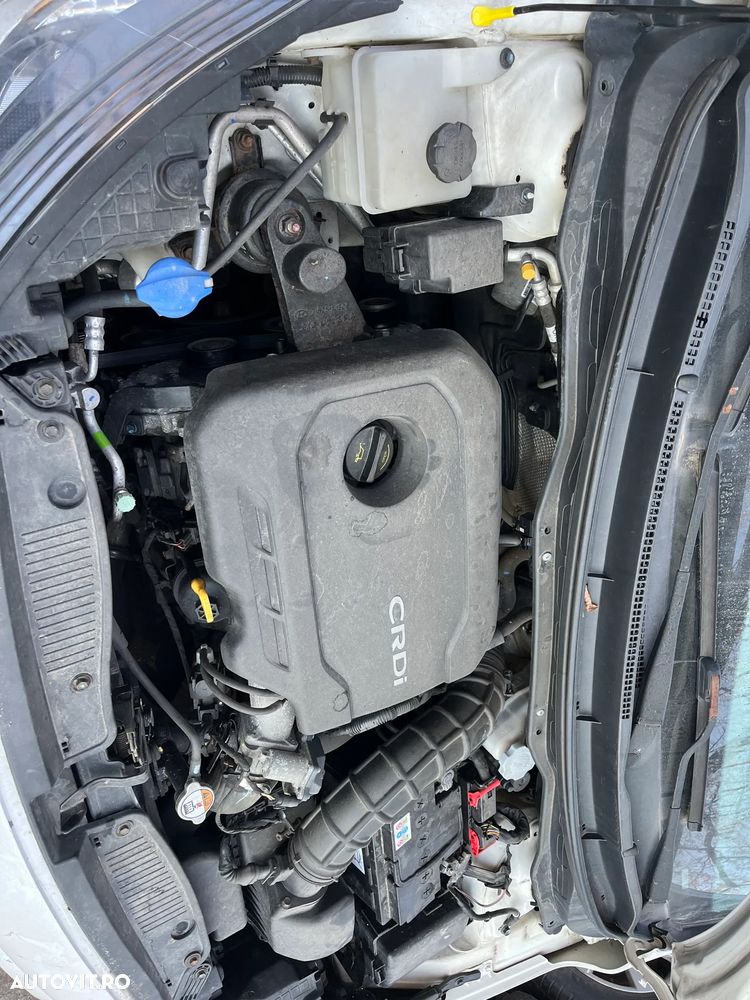 Dezmembrez Hyundai I20 1,1 CRDI  2015 alb - 8