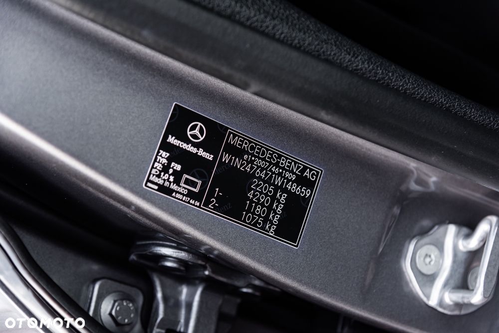 Mercedes-Benz GLB 250 4-Matic AMG Line 8G-DCT - 24