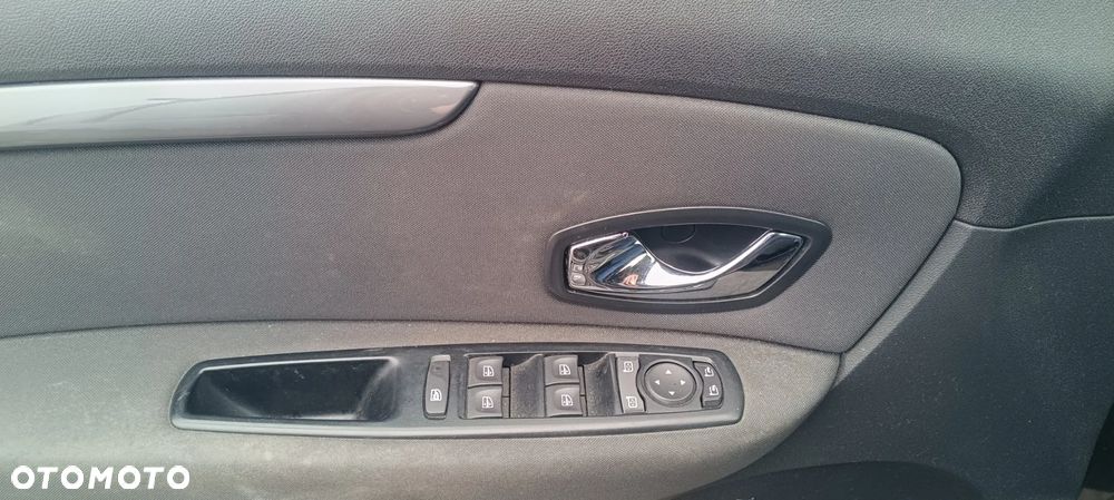 Renault Grand Scenic - 11