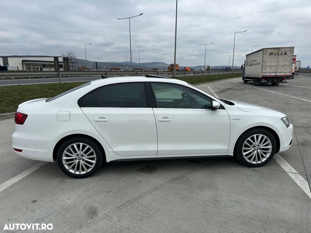 Volkswagen Jetta 1.4 DSG Highline - 12