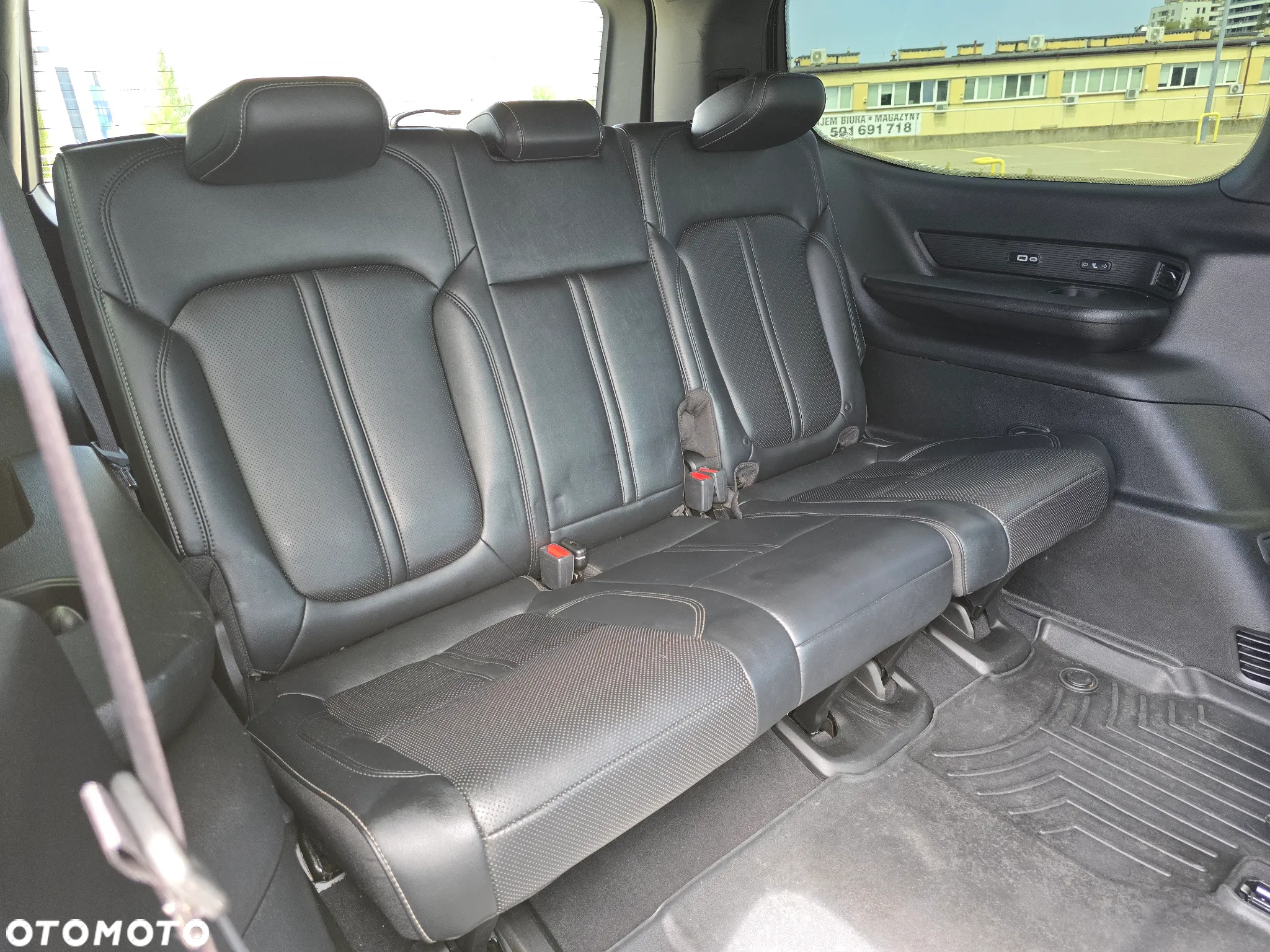 Jeep Wagoneer - 25