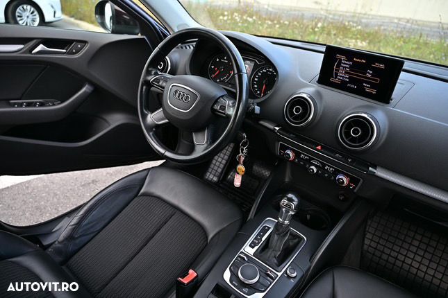 Audi A3 1.6 TDI S-Tronic Attraction - 22