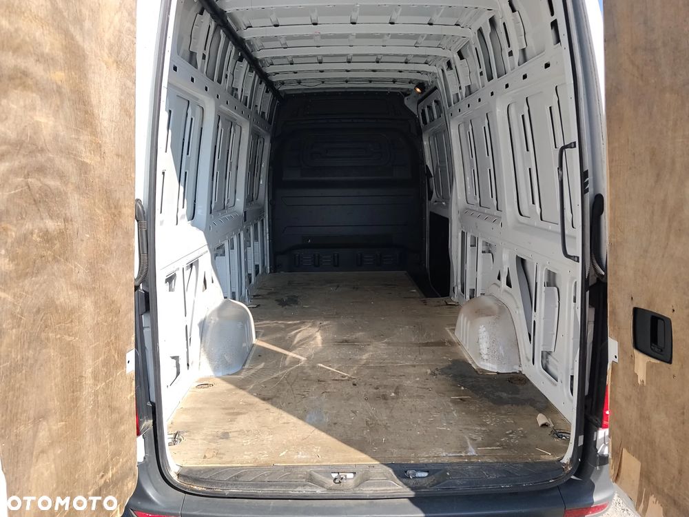 Mercedes-Benz Sprinter - 9