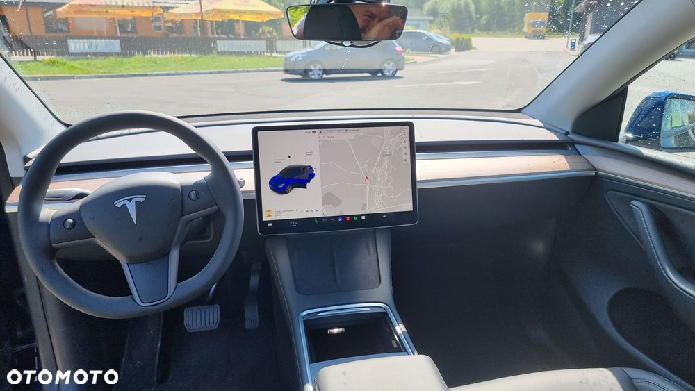 Tesla Model Y - 3