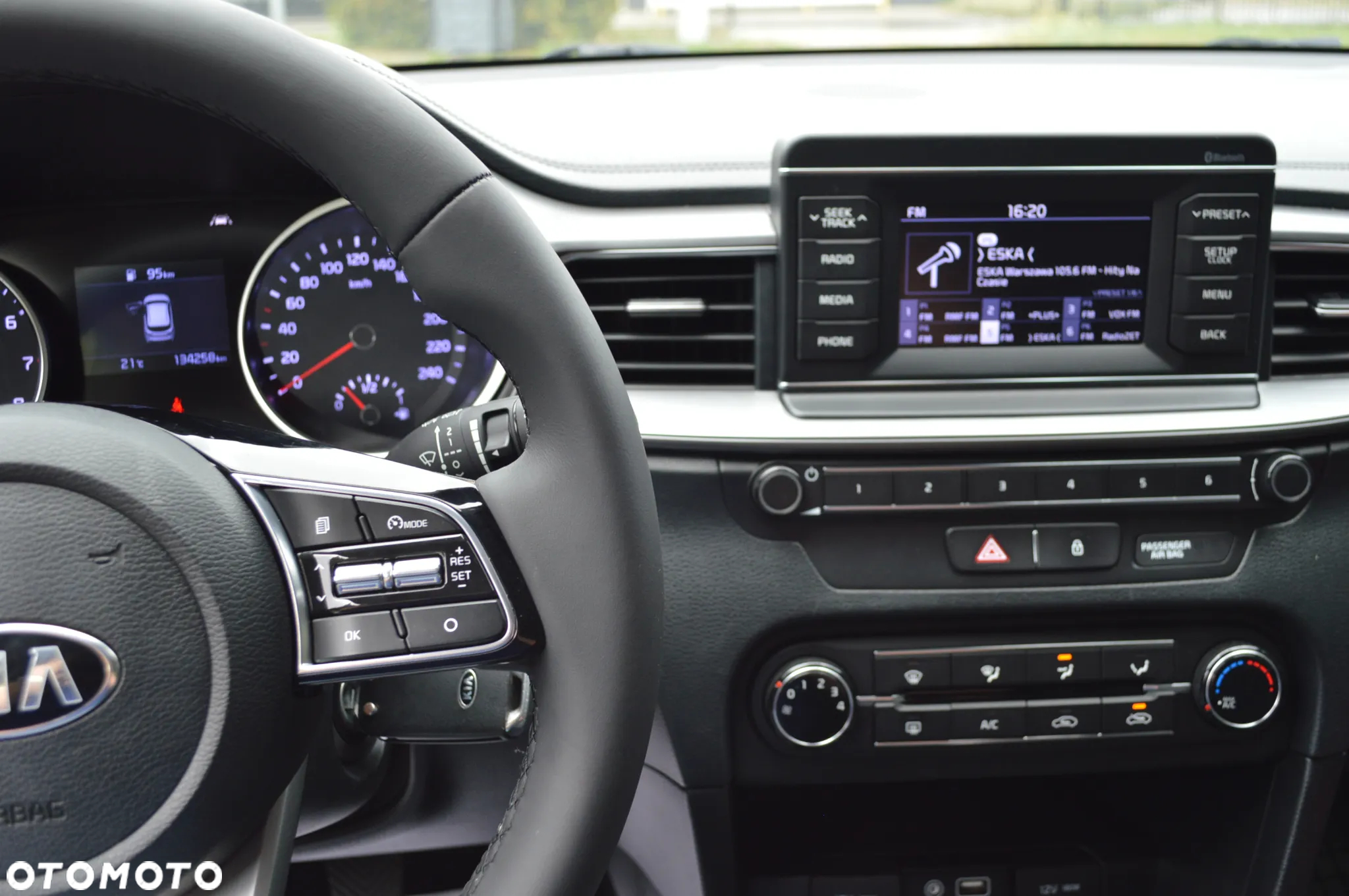 Kia Ceed - 11