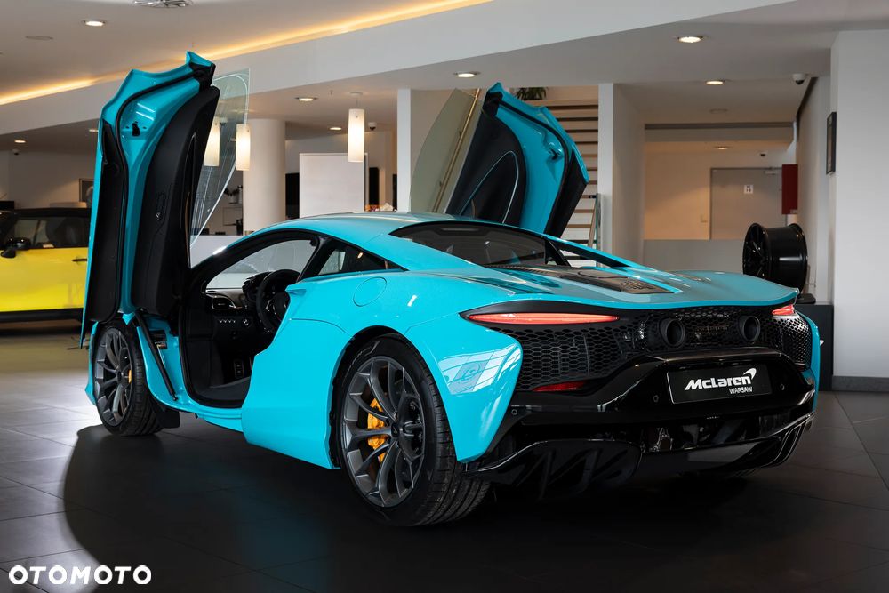 McLaren Artura - 3