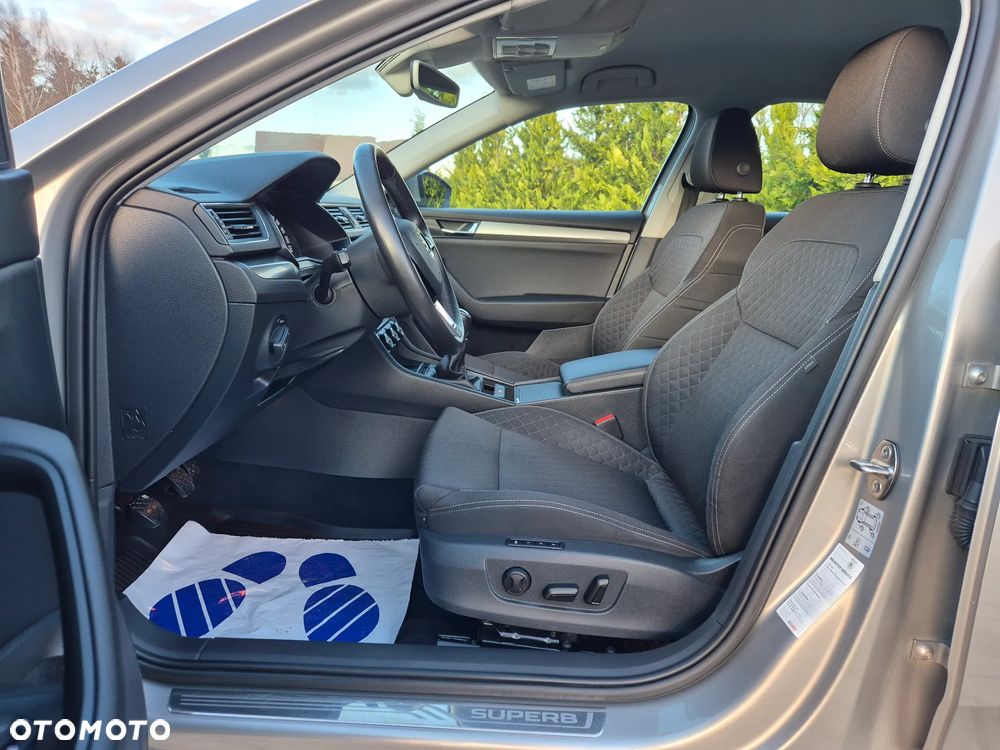 Skoda Superb 2.0 TDI Premium Edition - 23