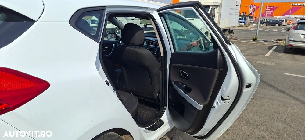 Kia Ceed - 11