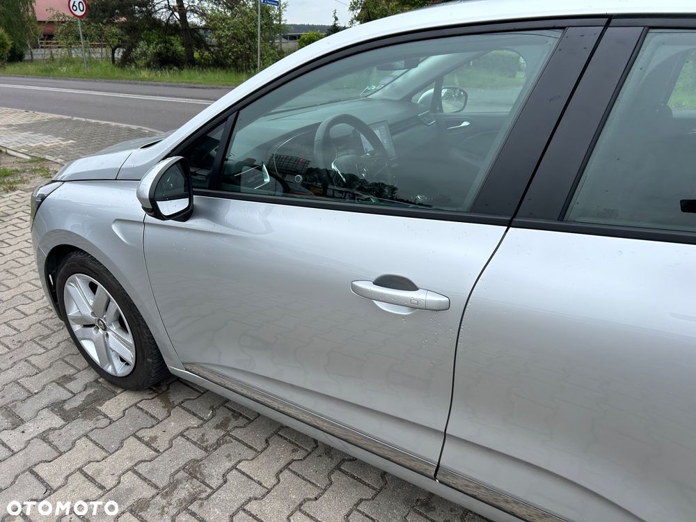 Renault Clio - 25