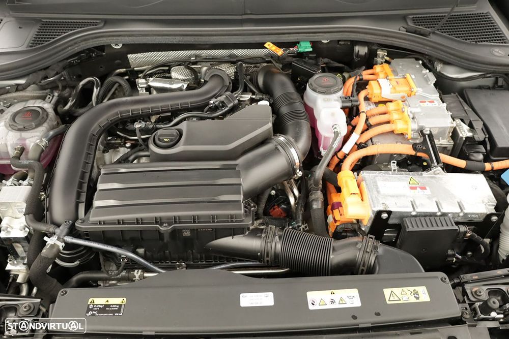 VW Passat Variant 1.5 TSI eHybrid DSG - 25