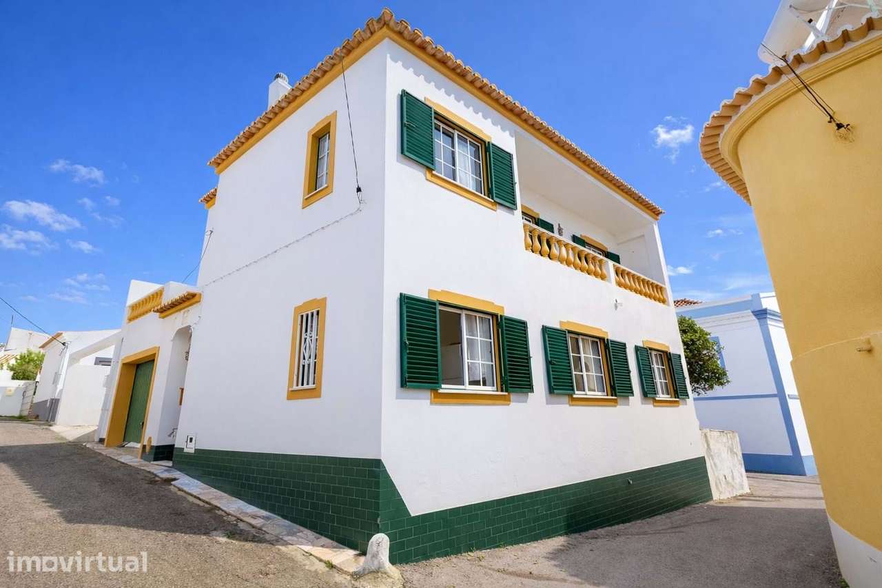 MORADIA T4 COM GARAGEM PARA VENDA EM ESPICHE - Grande imagem: 2/31